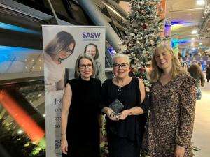 Social Worker of the Year Award WINNER, Jean Ritchie (centre) from East Renfrewshire Health and Social Care Partnership. Pictured with SASW National Director, Alison Bavidge (left) and SASW Chair, Jude Currie (right) at the SSSAs in Glasgow. 