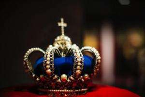 Picture of crown representing the monarchy